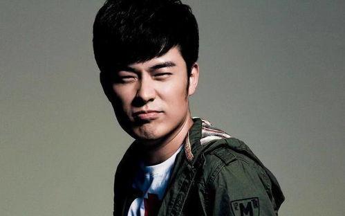 男明星带红表,引领时尚潮流新风向